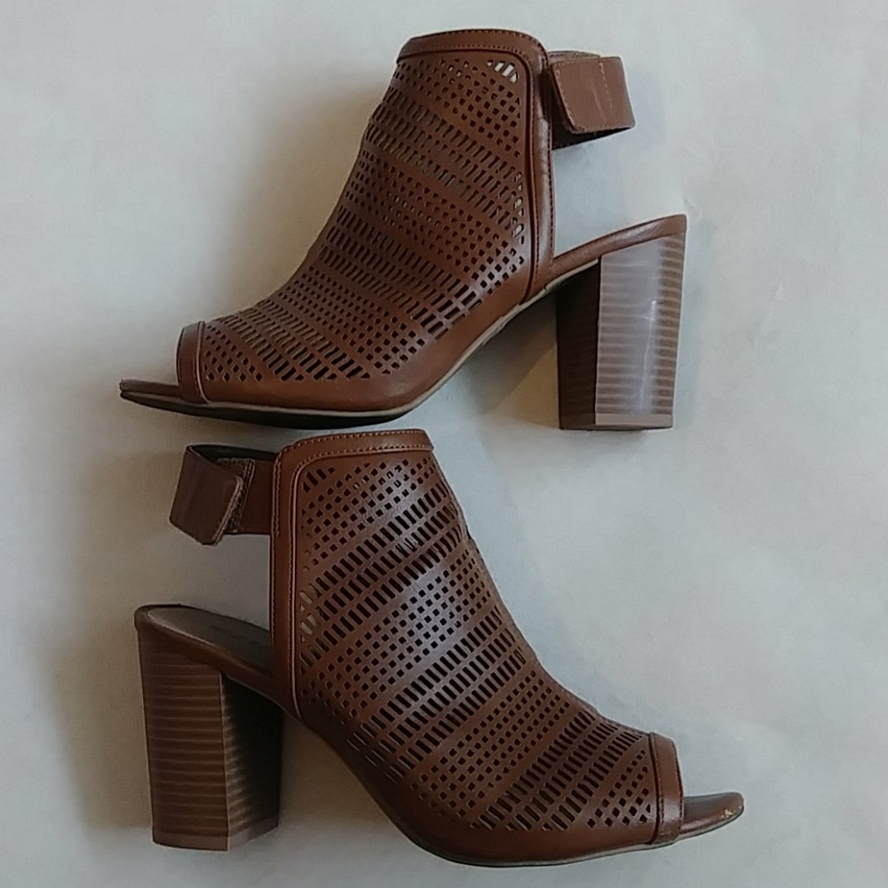 Natural tan sandles